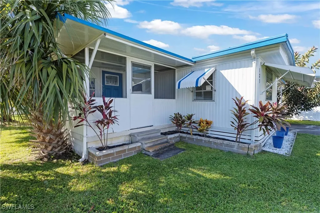 123 Cedar Lane Naples FL 34114