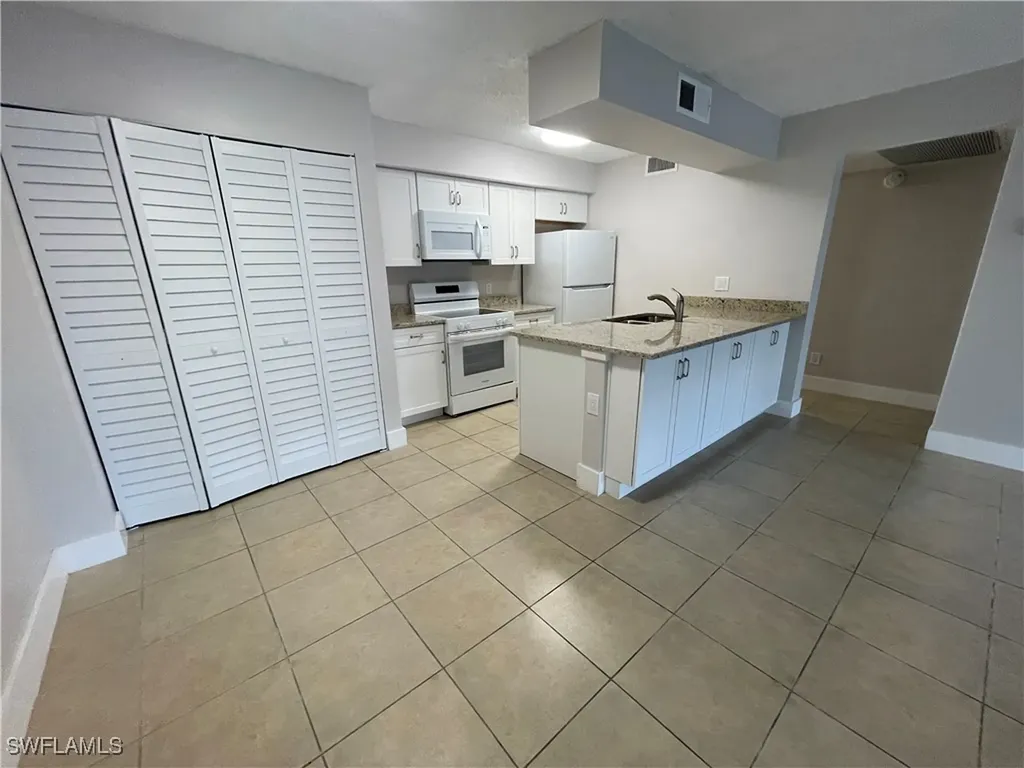 5323 Summerlin Road Fort Myers FL 33919