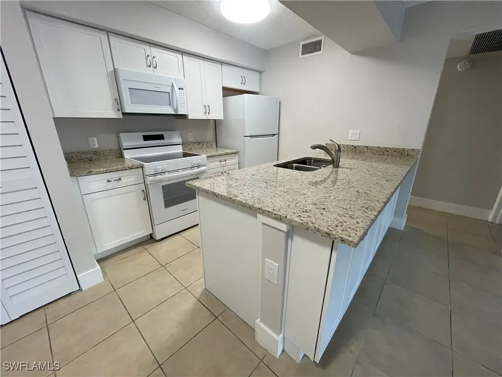 5323 Summerlin Road Fort Myers FL 33919