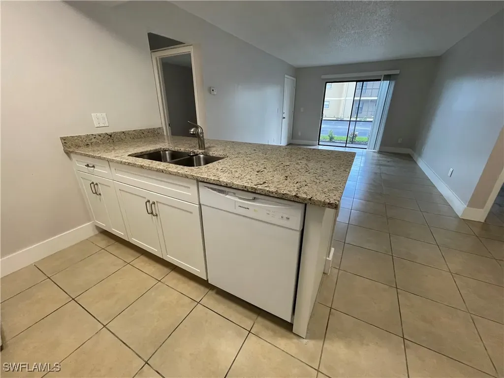5323 Summerlin Road Fort Myers FL 33919