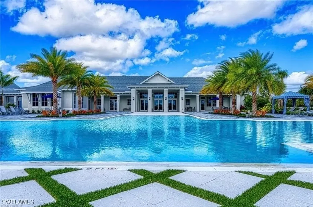 9195 Cayman Drive Naples FL 34114