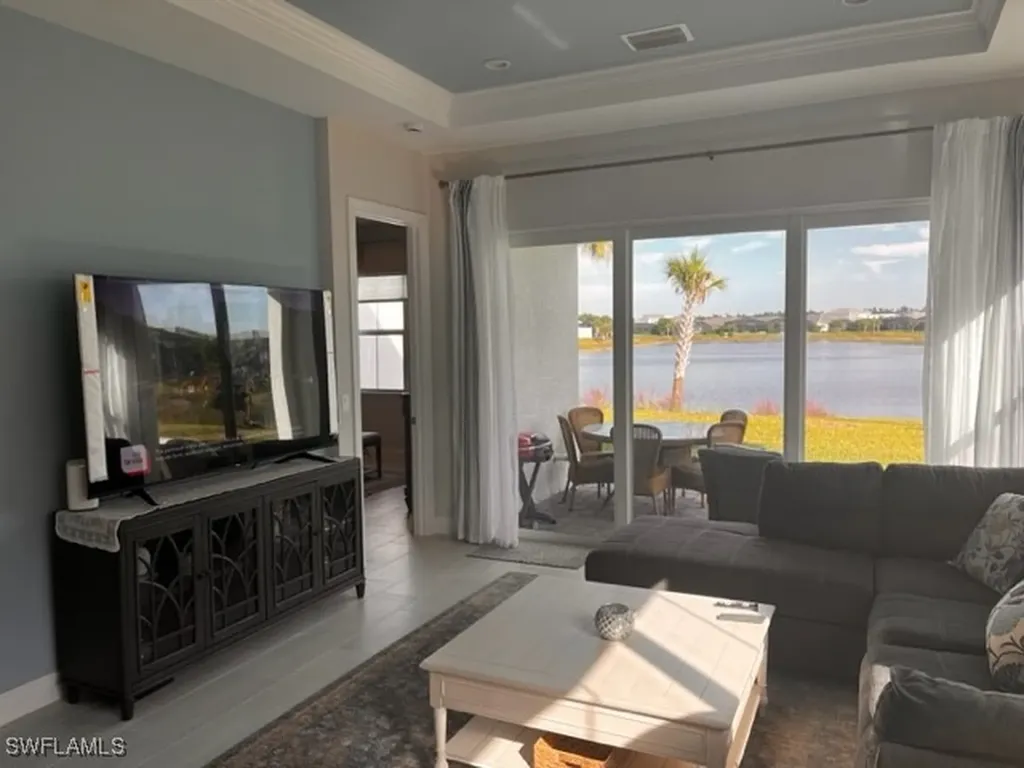 9195 Cayman Drive Naples FL 34114