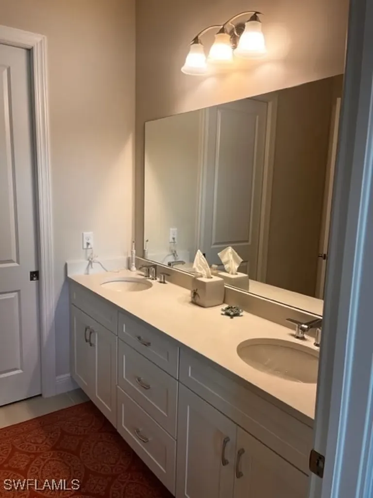 9195 Cayman Drive Naples FL 34114