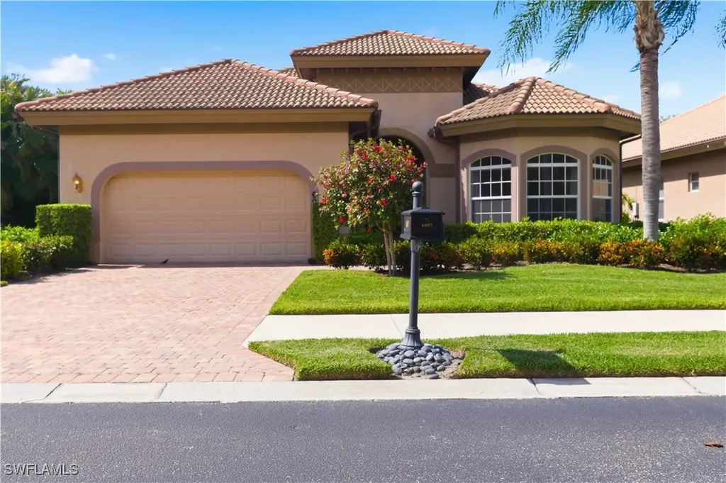 6097 Dogleg Drive Naples FL 34113