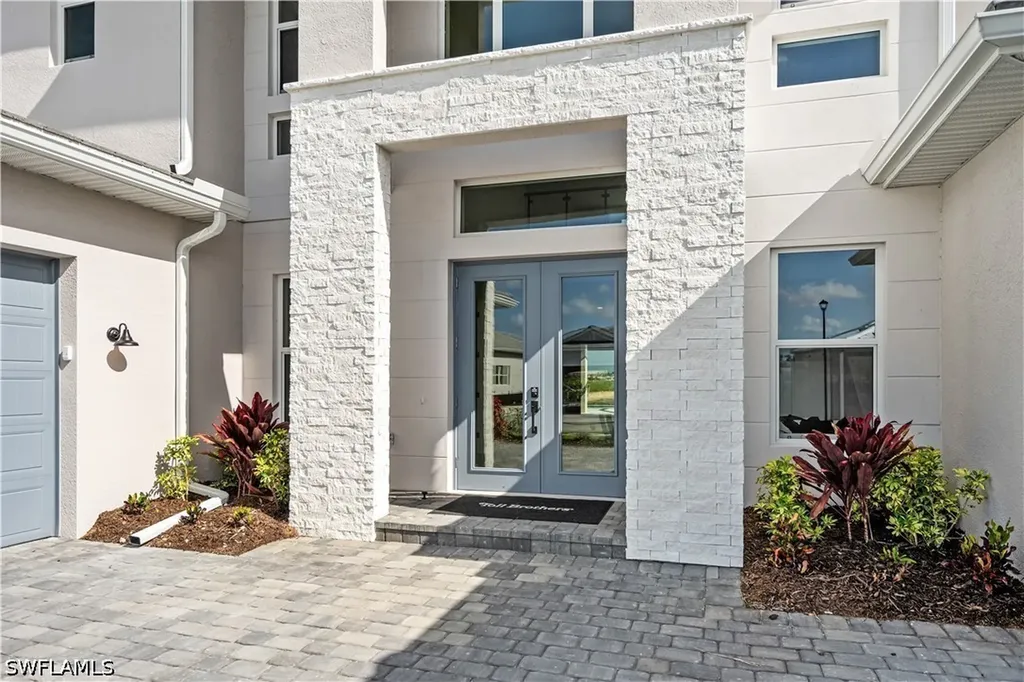 8762 Driftwood Drive Naples FL 34114