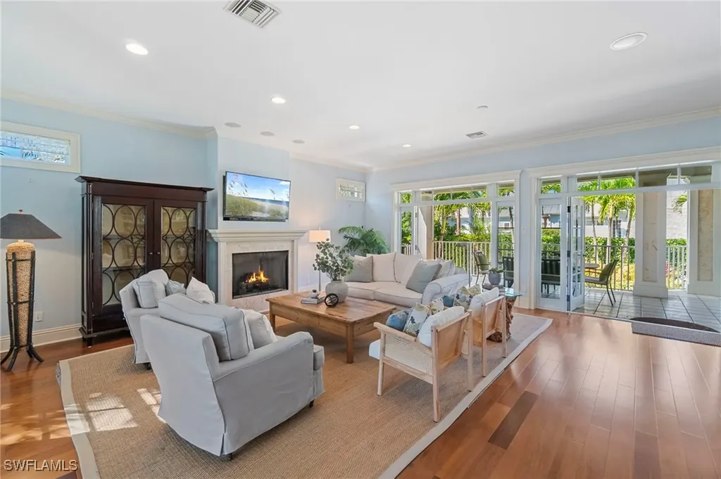 645 Broad Avenue S Naples FL 34102