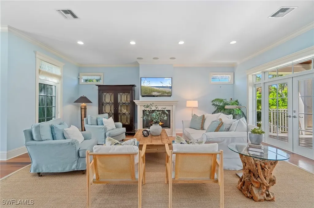 645 Broad Avenue S Naples FL 34102