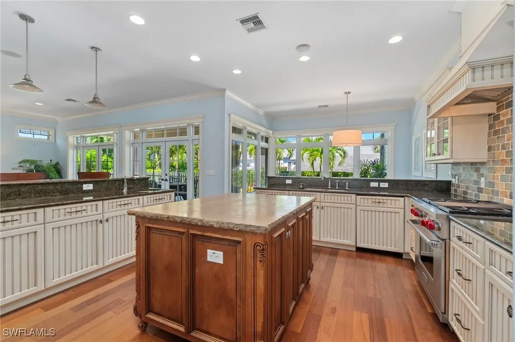 645 Broad Avenue S Naples FL 34102
