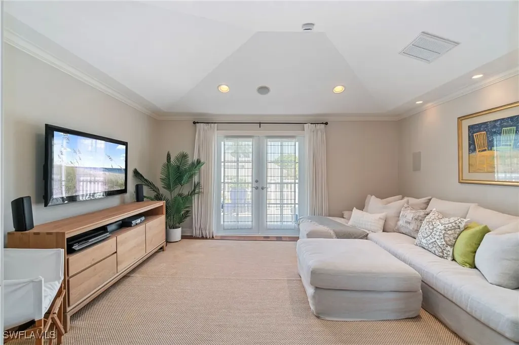 645 Broad Avenue S Naples FL 34102