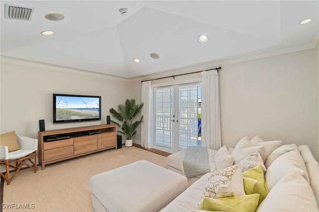 645 Broad Avenue S Naples FL 34102