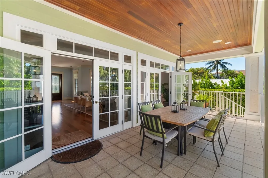 645 Broad Avenue S Naples FL 34102