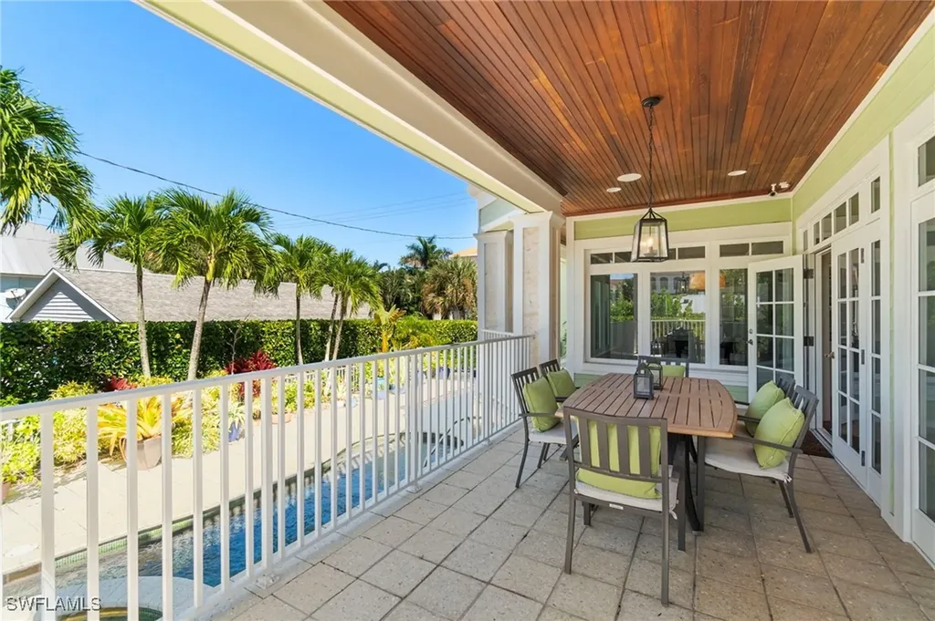 645 Broad Avenue S Naples FL 34102