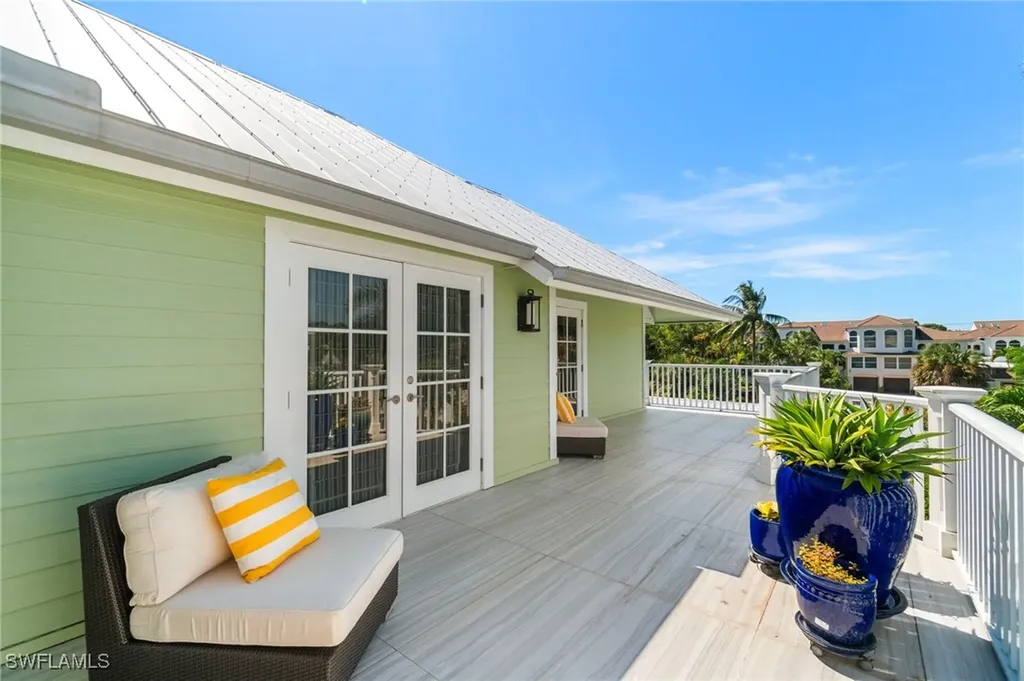 645 Broad Avenue S Naples FL 34102