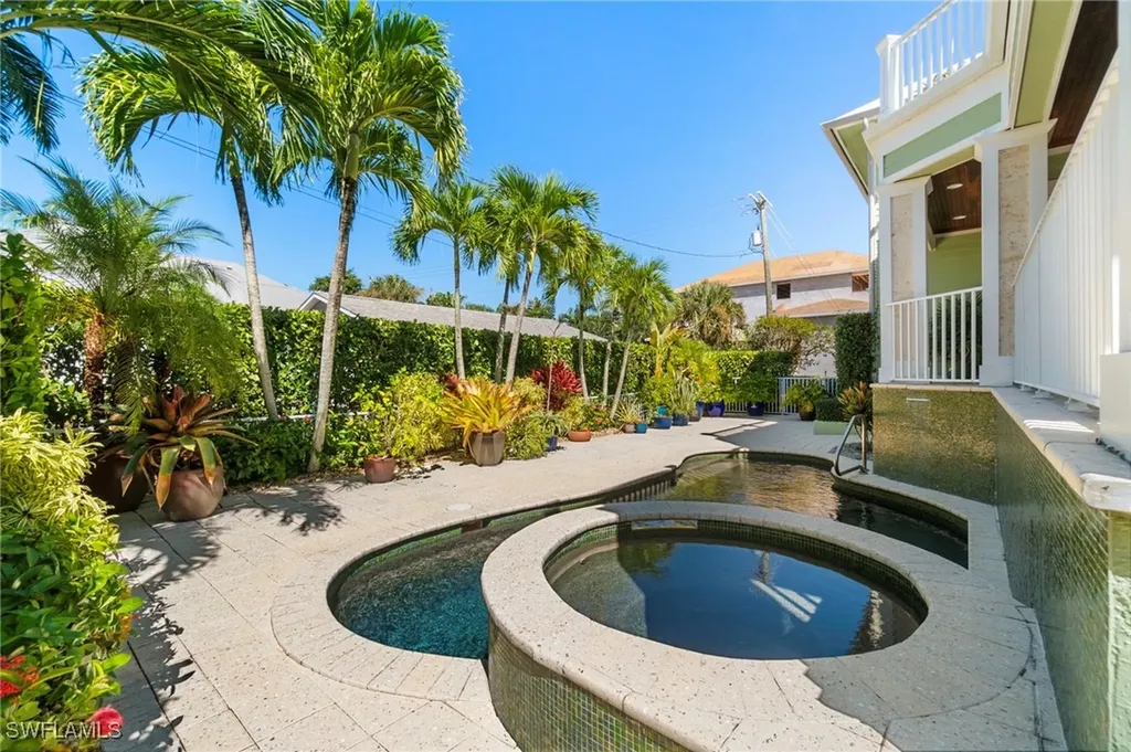 645 Broad Avenue S Naples FL 34102