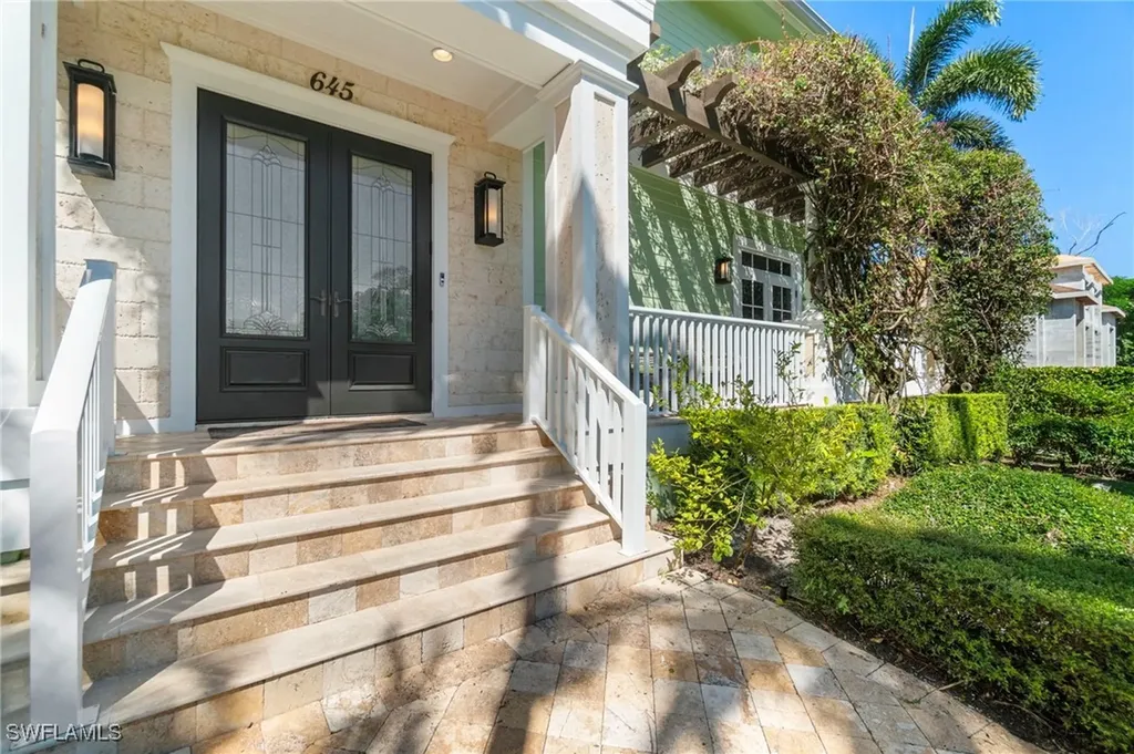 645 Broad Avenue S Naples FL 34102