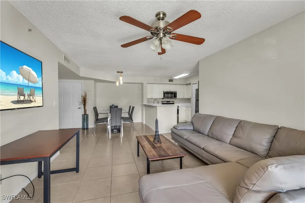 1230 Wildwood Lakes Boulevard Naples FL 34104