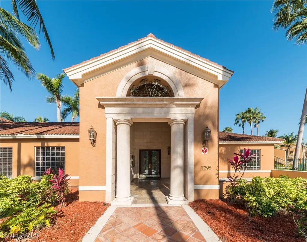 1230 Wildwood Lakes Boulevard Naples FL 34104