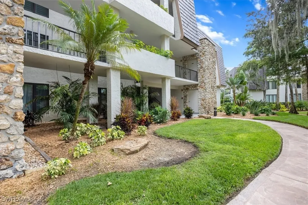 103 Clubhouse Lane Naples FL 34105