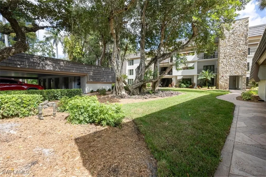103 Clubhouse Lane Naples FL 34105