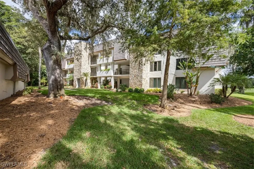 103 Clubhouse Lane Naples FL 34105