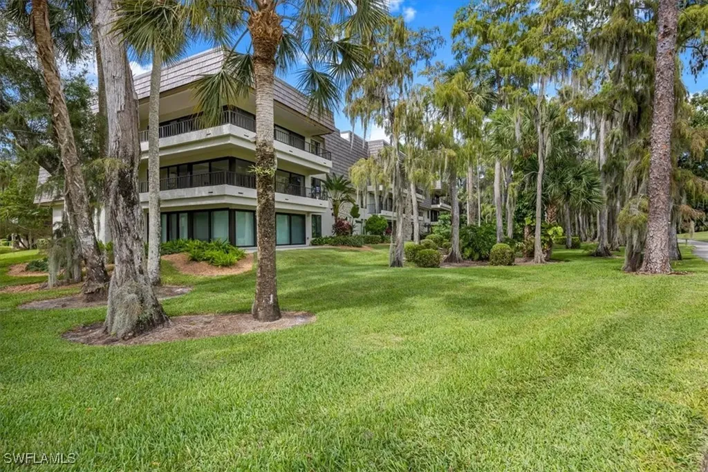 103 Clubhouse Lane Naples FL 34105