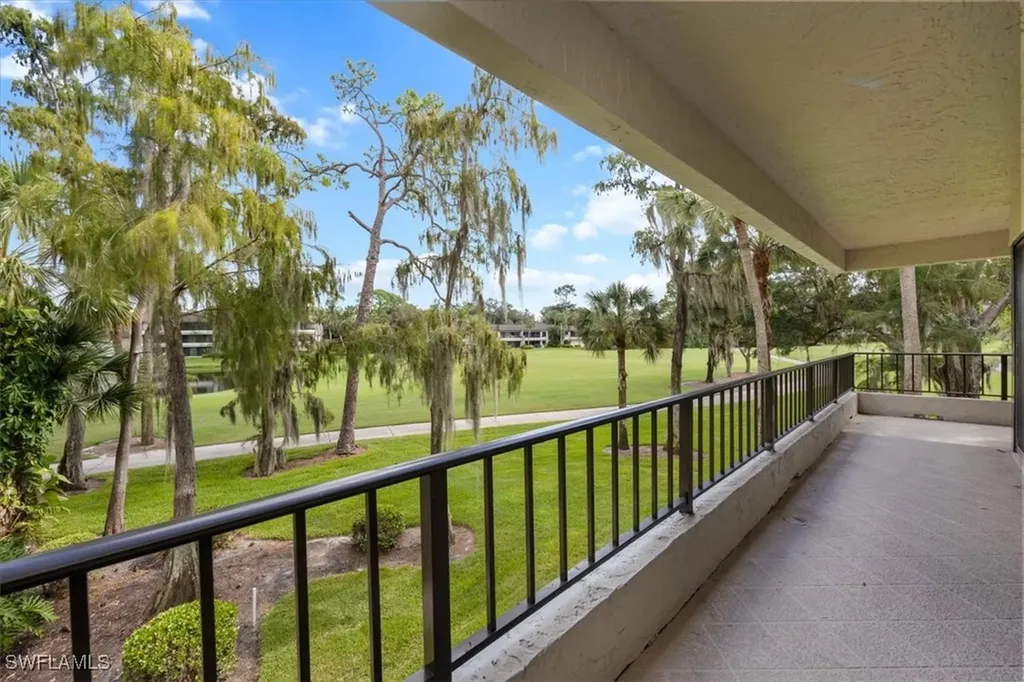 103 Clubhouse Lane Naples FL 34105