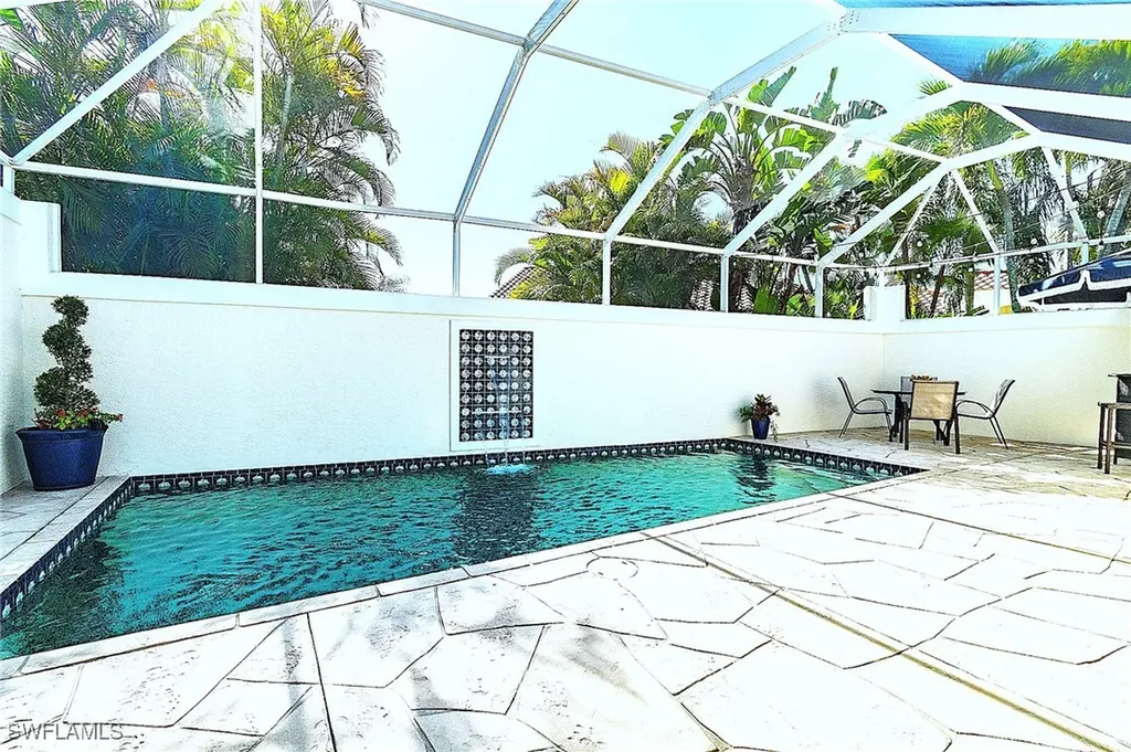 102 Palm Frond Court Naples FL 34104