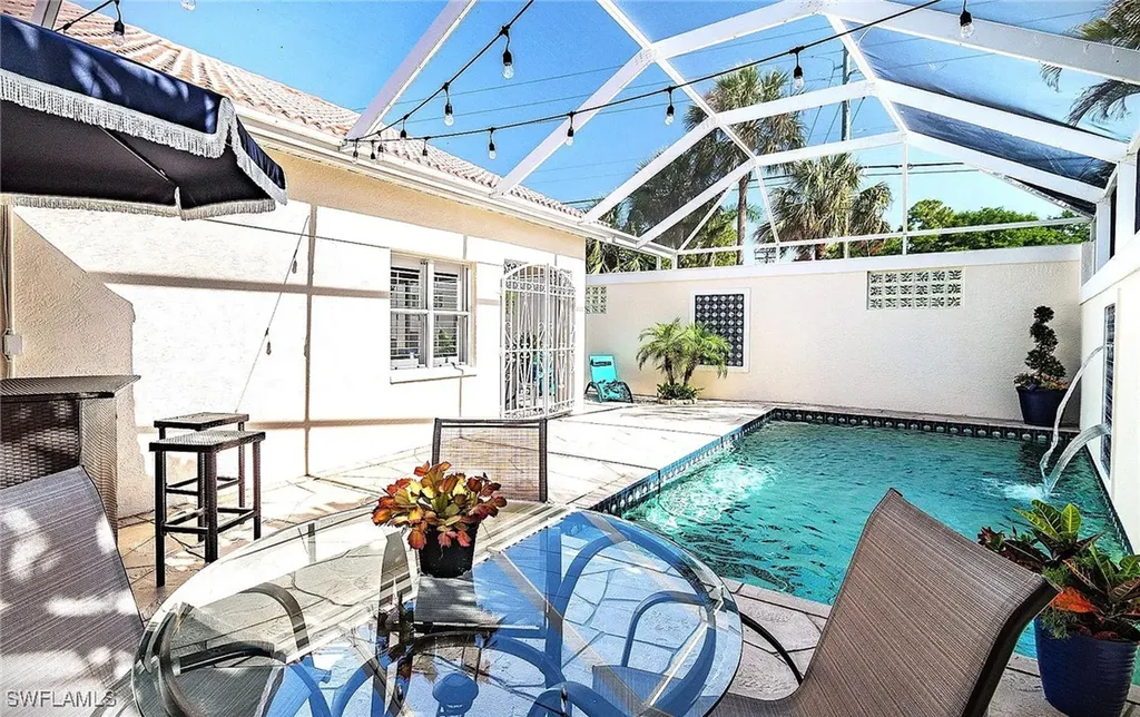 102 Palm Frond Court Naples FL 34104