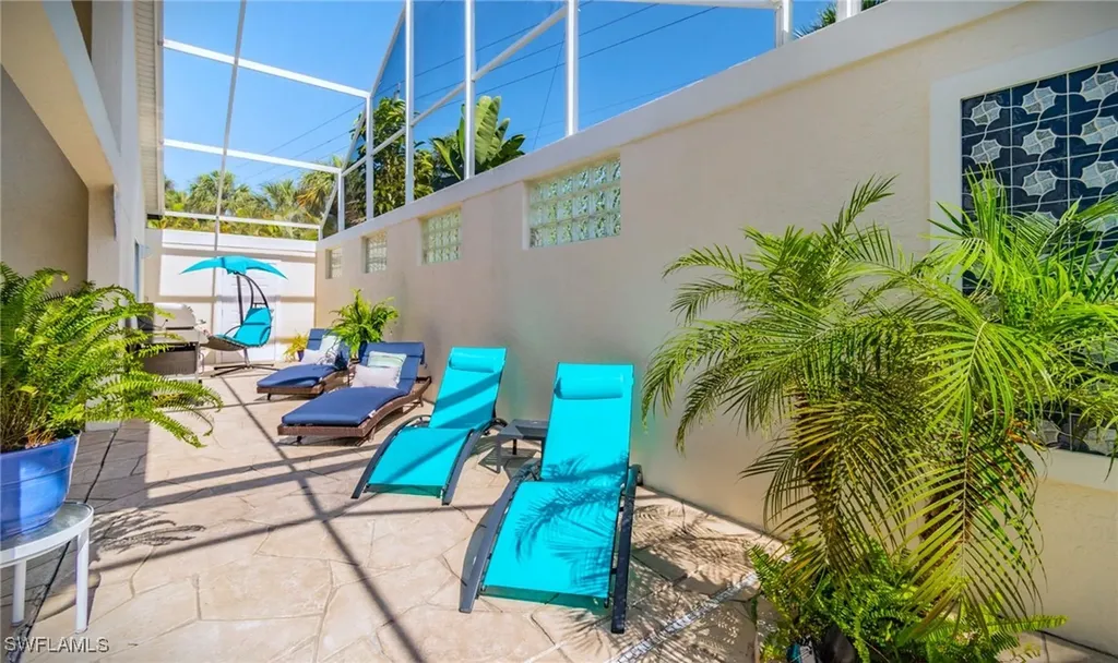 102 Palm Frond Court Naples FL 34104