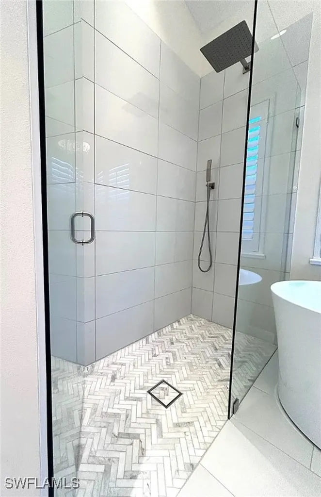102 Palm Frond Court Naples FL 34104