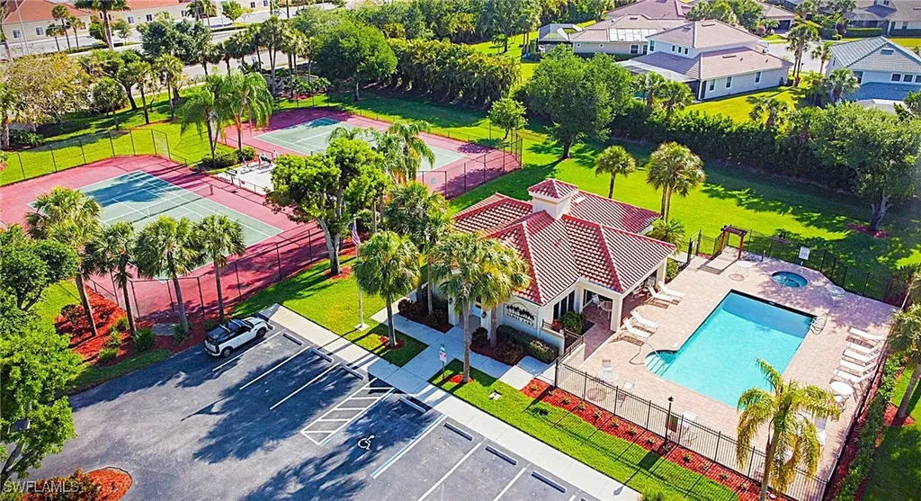 102 Palm Frond Court Naples FL 34104