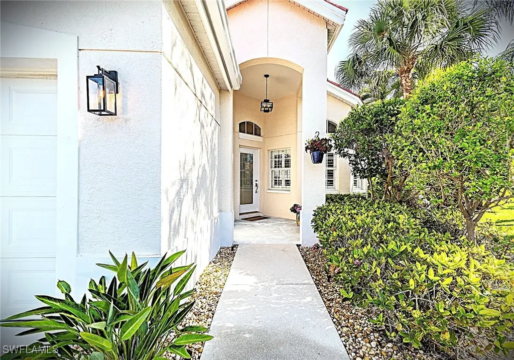 102 Palm Frond Court Naples FL 34104