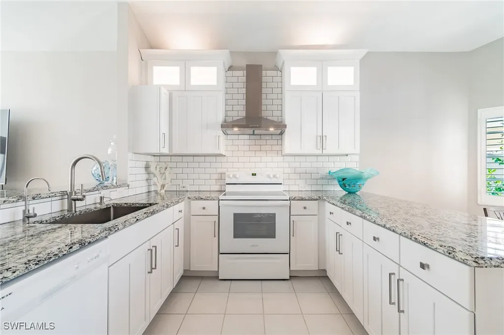 102 Palm Frond Court Naples FL 34104