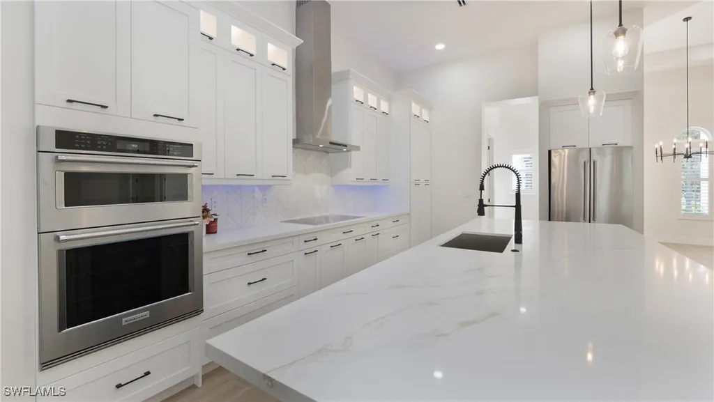 111 17th Street NW Naples FL 34120