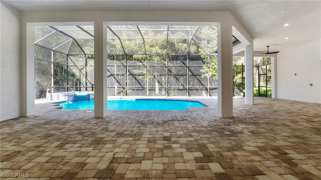 111 17th Street NW Naples FL 34120