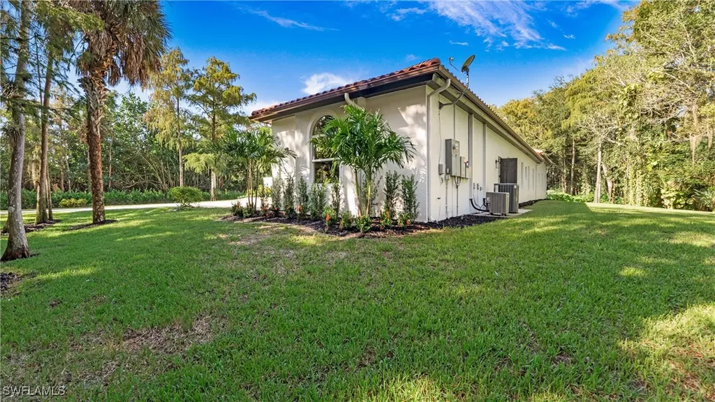 111 17th Street NW Naples FL 34120