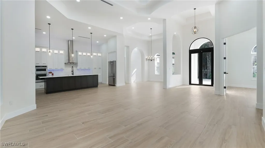 111 17th Street NW Naples FL 34120
