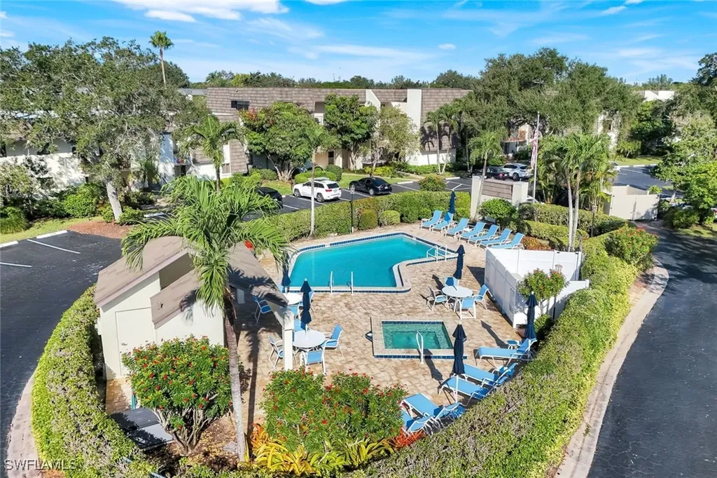 1672 Spoonbill Lane Naples FL 34105