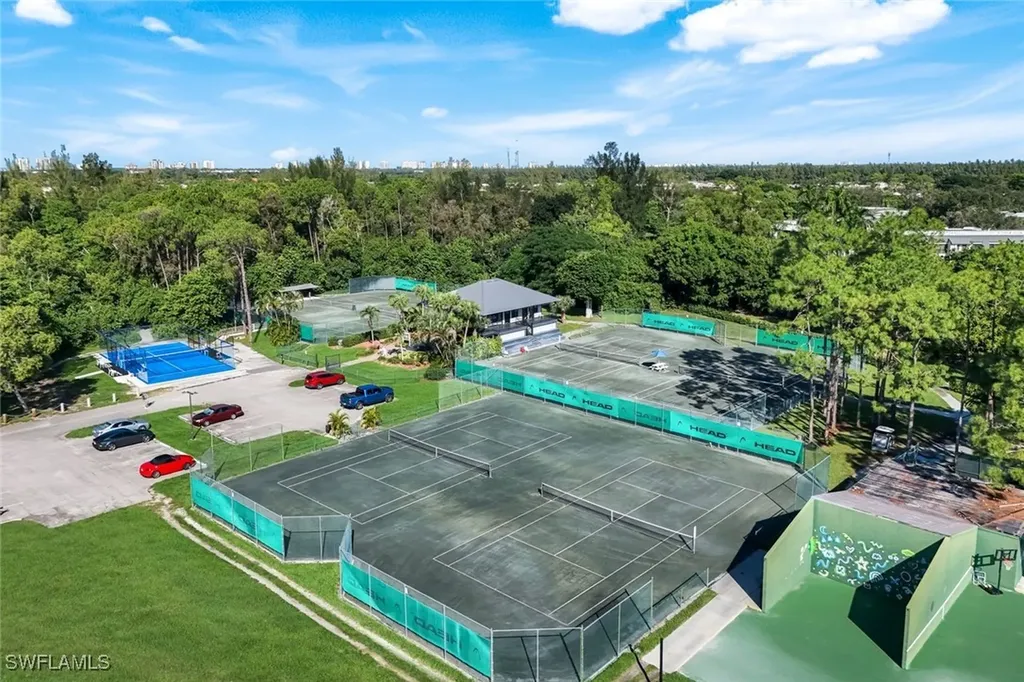1672 Spoonbill Lane Naples FL 34105