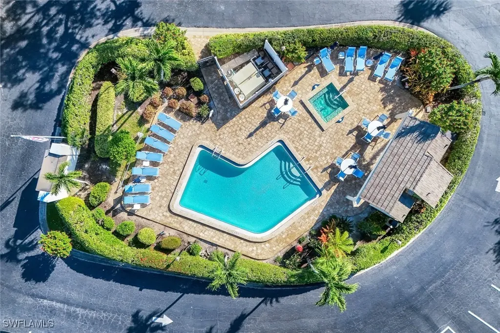 1672 Spoonbill Lane Naples FL 34105