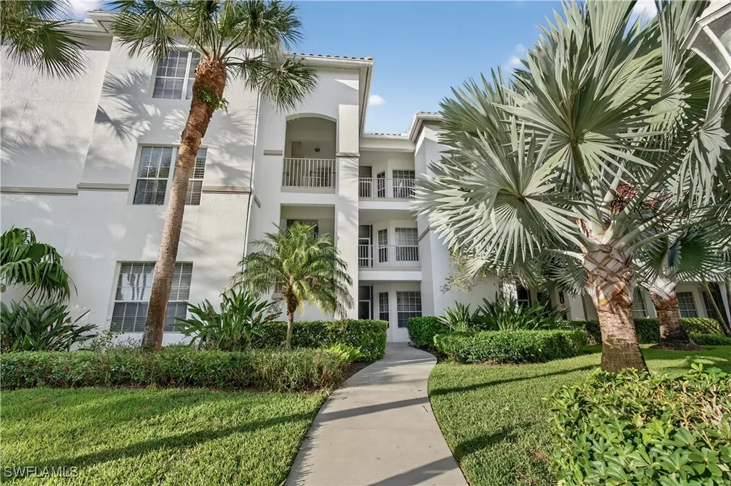 Naples FL, 8223 Parkstone Place, Unit 2201