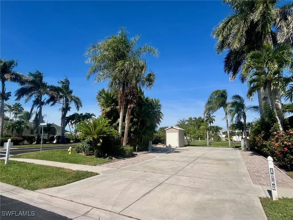1659 Diamond Lake Circle Naples FL 34114