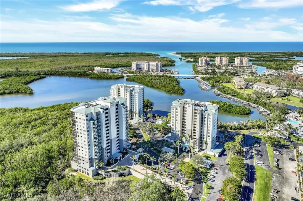 Naples FL, 425 Cove Tower Drive, Unit 701