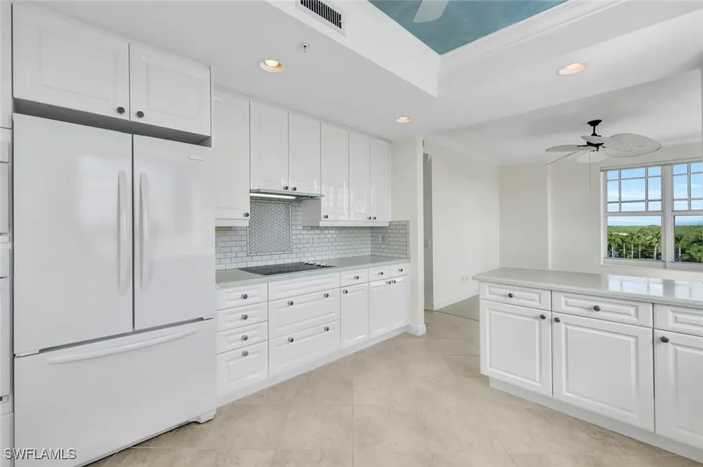 425 Cove Tower Drive Naples FL 34110