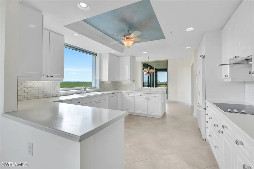425 Cove Tower Drive Naples FL 34110