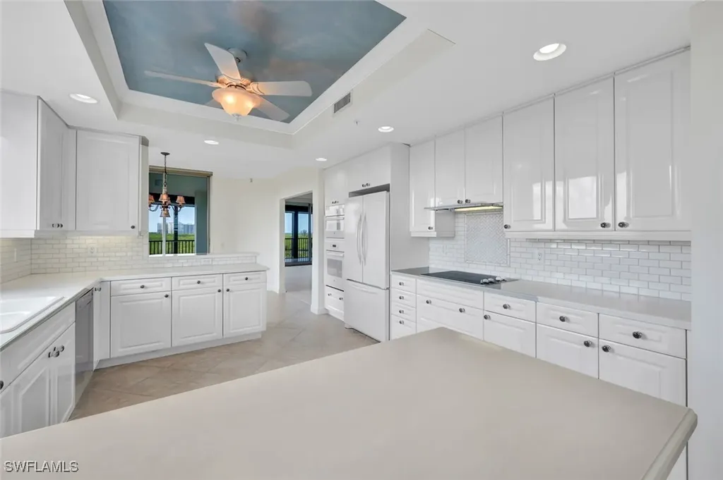 425 Cove Tower Drive Naples FL 34110