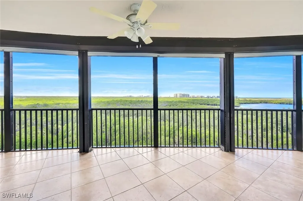 425 Cove Tower Drive Naples FL 34110
