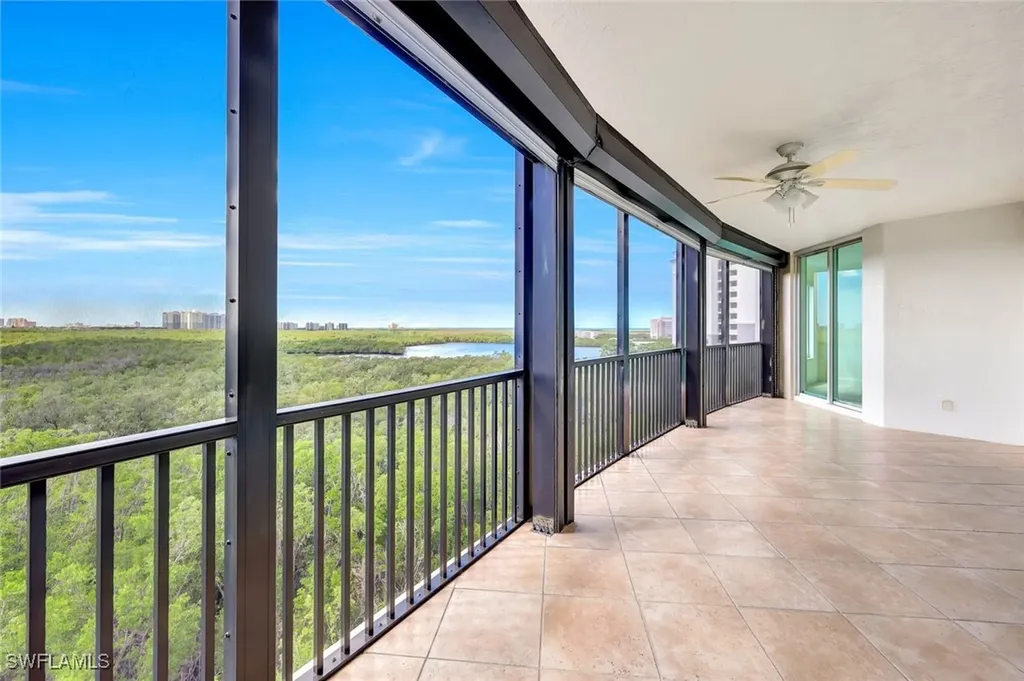 425 Cove Tower Drive Naples FL 34110