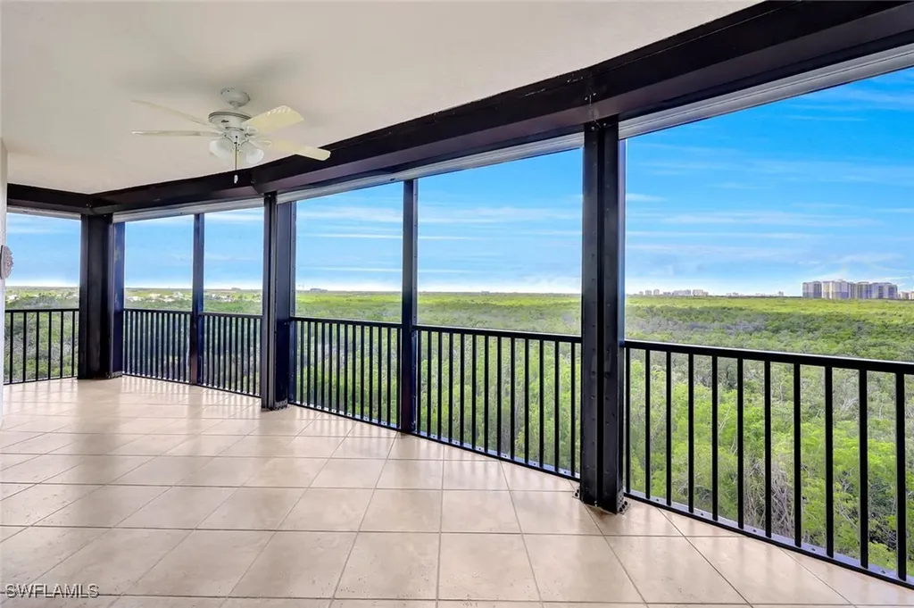 425 Cove Tower Drive Naples FL 34110