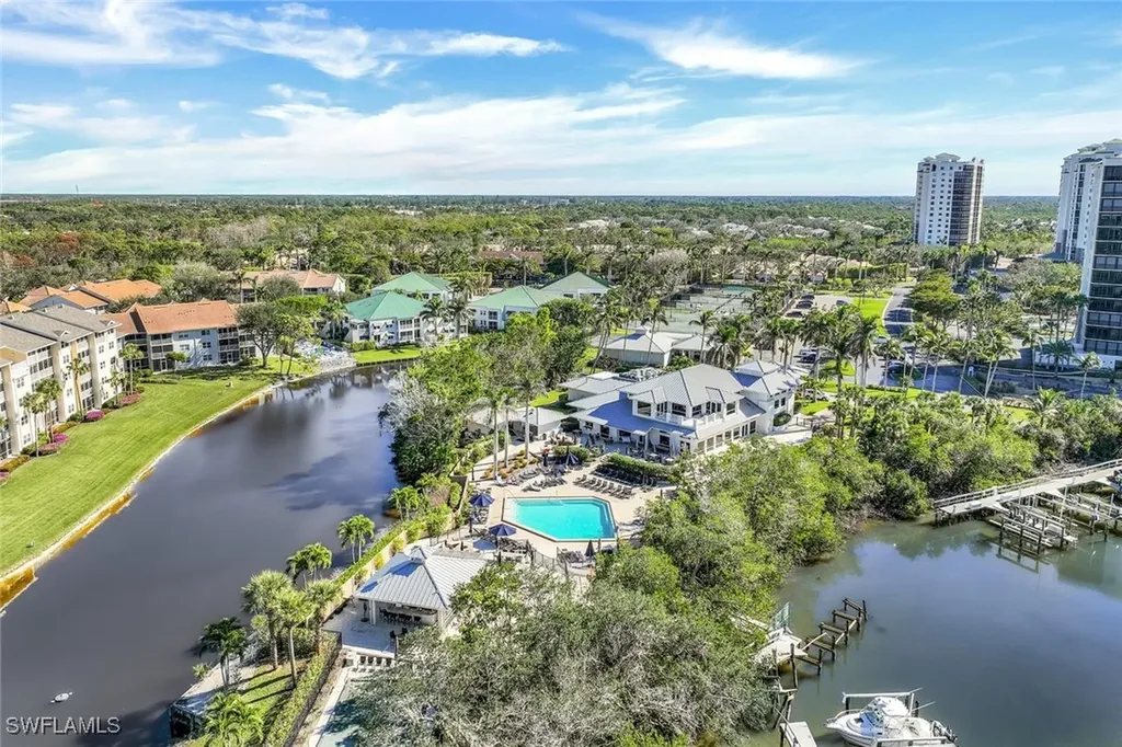 425 Cove Tower Drive Naples FL 34110